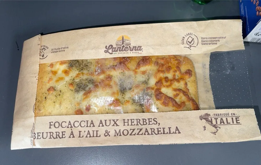 Focaccia aux Herbes, beurre à l'ail & mozzarella