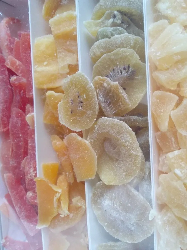 Assortiment de fruits déshydratés et sucrés