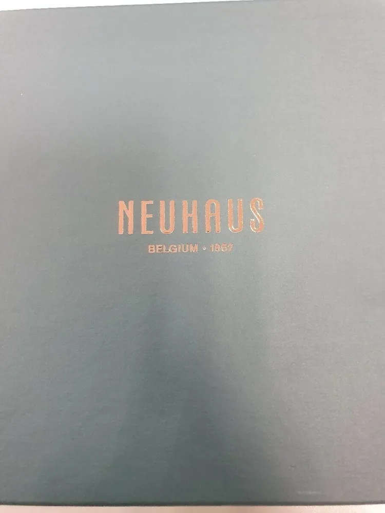 Neuhaus Dark collection