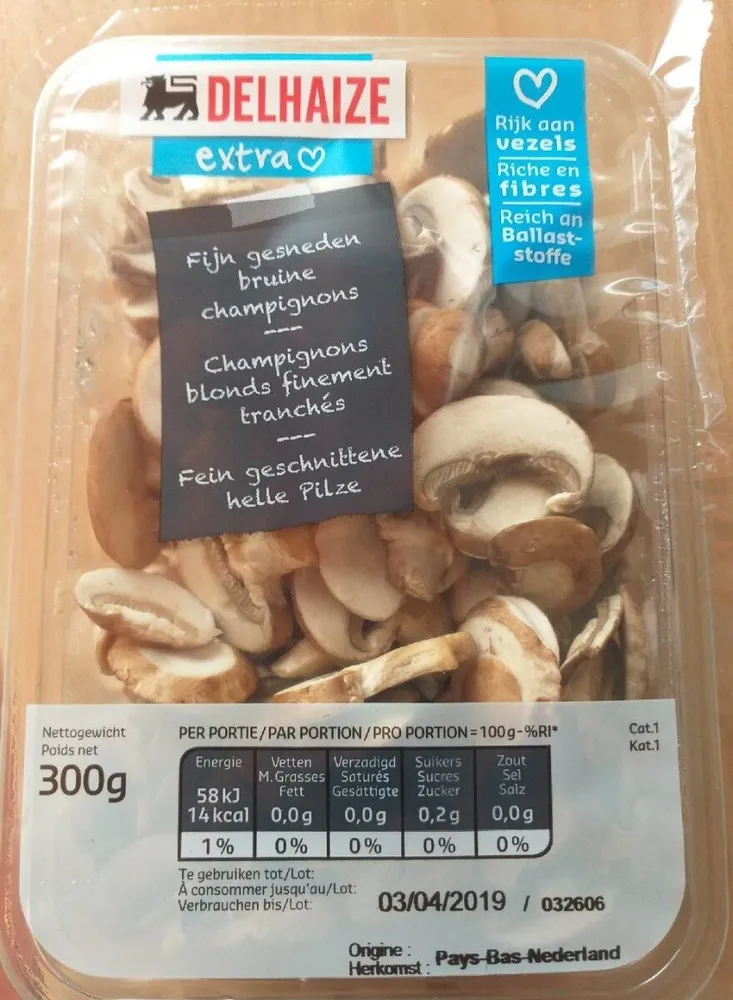 Champignons blonds tranchés