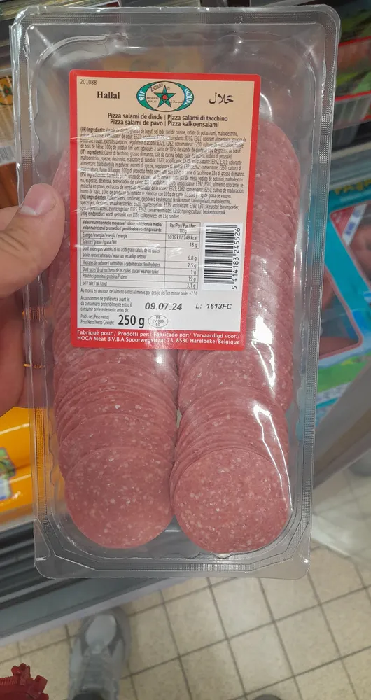 Pizza salami de dinde avec viande de boeuf