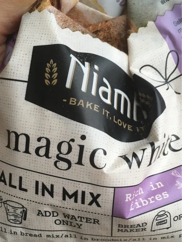 Niamh magic white