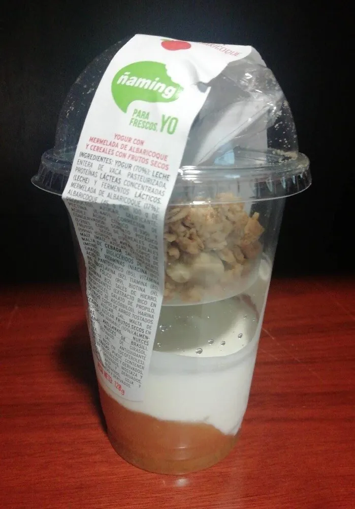 Yogur con muesli y albaricoque