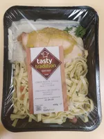 cordon bleu de volaille tagliatelle sauce à la crème.