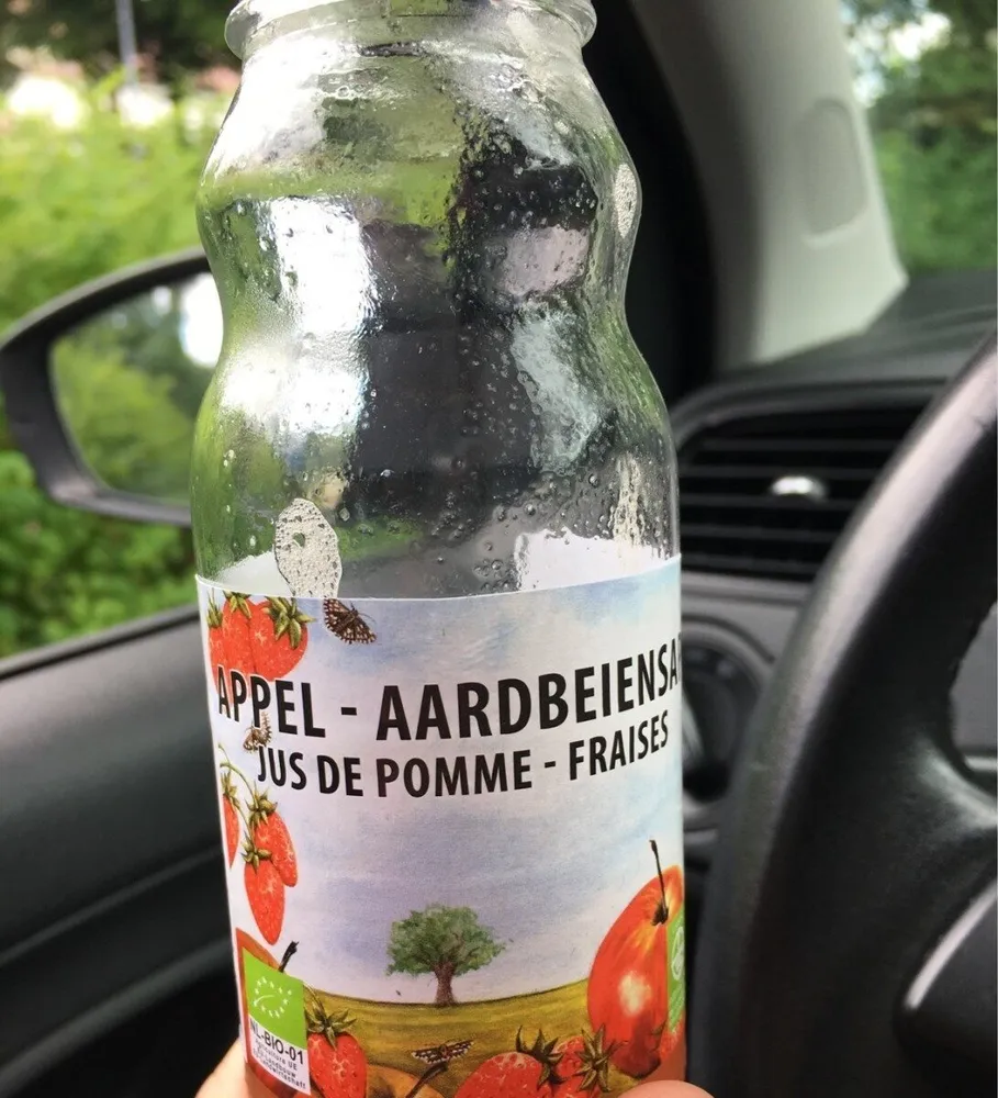 Jus de pomme fraise