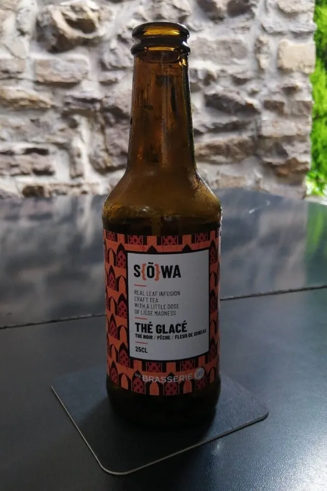 Thé glacé noir / pêche / fleur de sureau