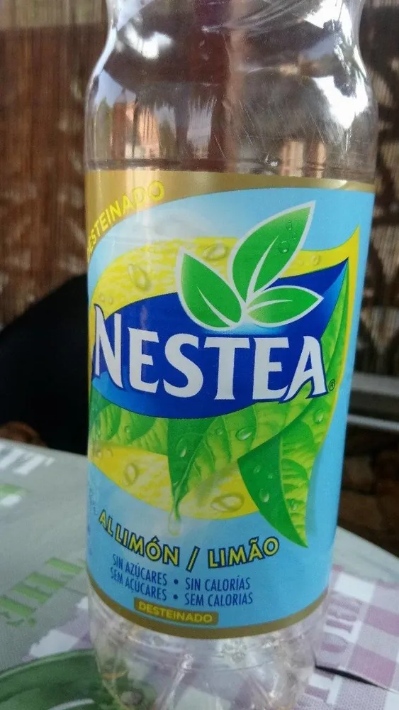 Refresco de té negro con limón desteinado sin azúcar