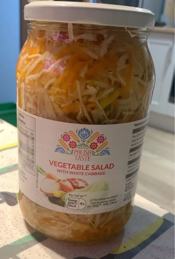Vegetable salad with cabbage