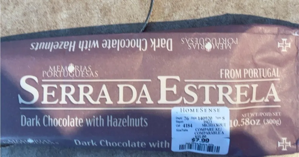Chocolat noir avec noisettes