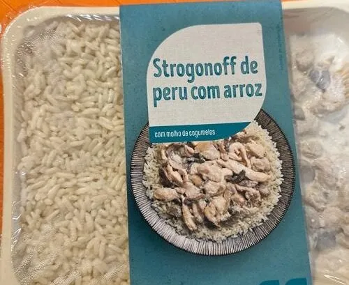 Strogonoff de peru com arroz com molho de cogumelos