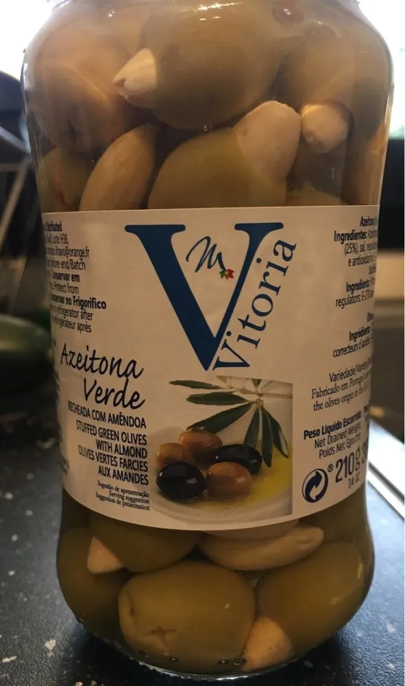 Olives vertes aux amandes