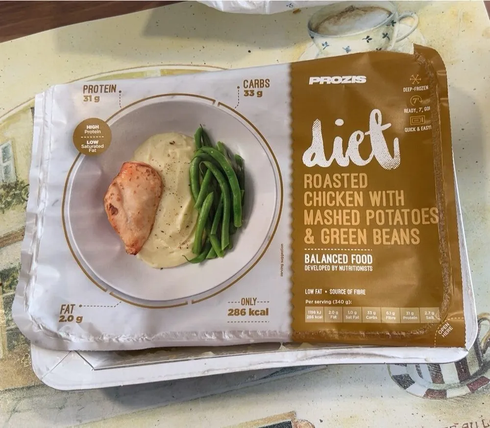 Roasted chicken with mashed potatoes & green beans