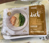 Roasted chicken with mashed potatoes & green beans
