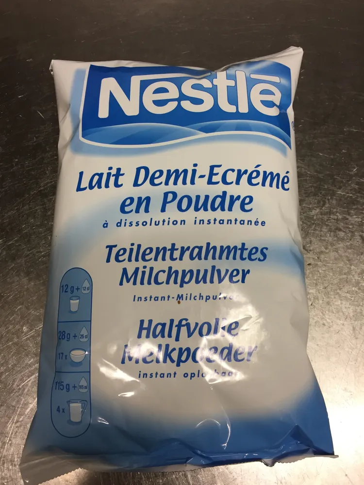 NESTLÉ Lait Demi-Écrémé en Poudre Poche de 500g