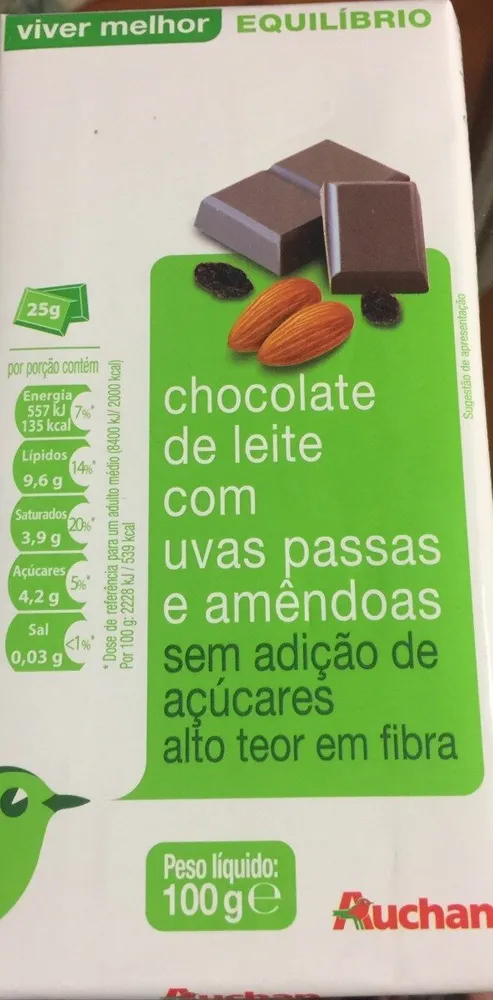 Chocolate de leite com uvas passas e amendoas