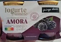 Iogurte cremoso com Pedaços no Fundo de Amora