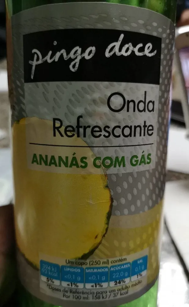 Sumo ananás com gás