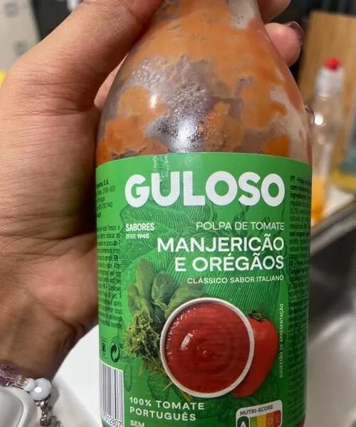Poupa de tomate manjericão e orégano