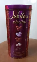 Almonds and hazelnuts in chocolate