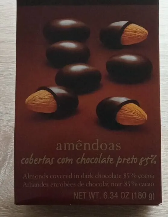 Amêndoas cobertas com chocolate preto 85%