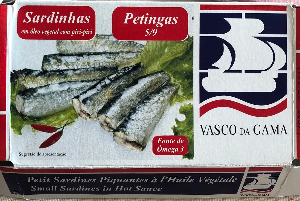 Sardinhas em oleo vegetal com piri-piri Petingas