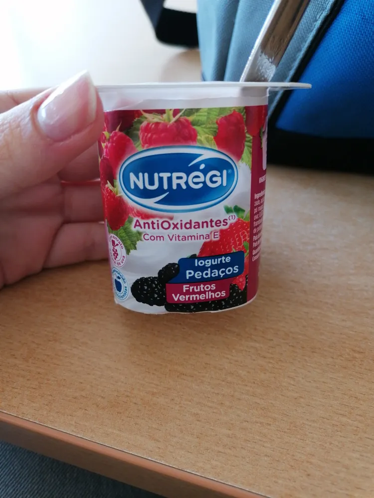 Iogurte Pedaços Frutos Vermelhos