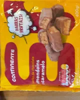 Snacks de chocolate amendoins e caramelo