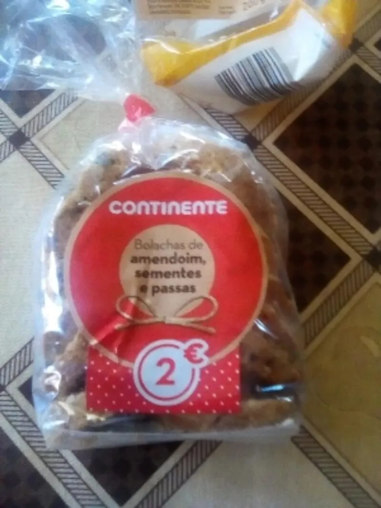 Bolachas de amendoim, sementes e passas