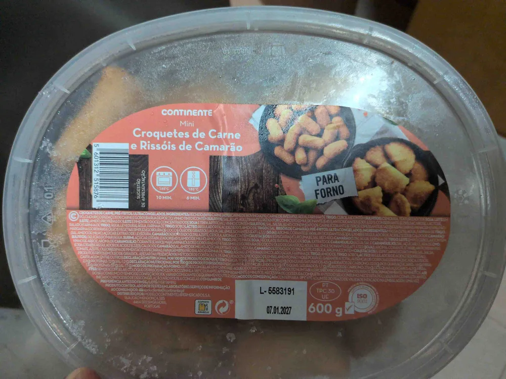 Croquetes de carne e rissóis de camarão