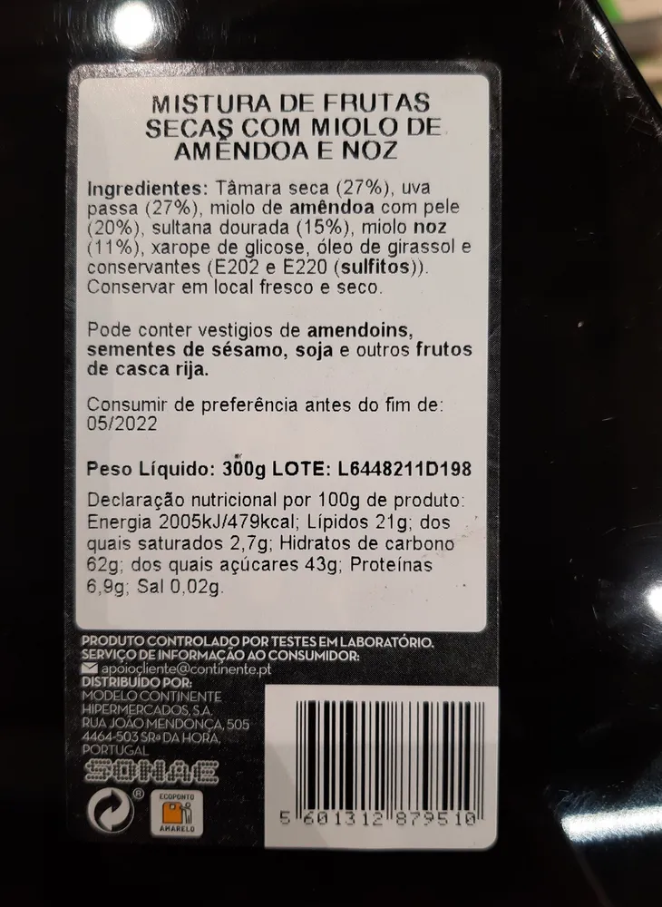 Mistura de frutas secas com miolo de amêndoa e noz