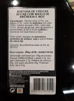 Mistura de frutas secas com miolo de amêndoa e noz