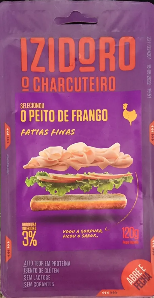 O Charcuteiro Selecionou o Peito de Frango Fatias Finas