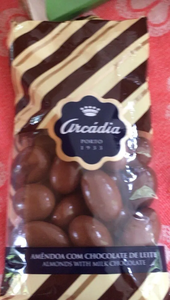 Amêndoa com chocolate de leite