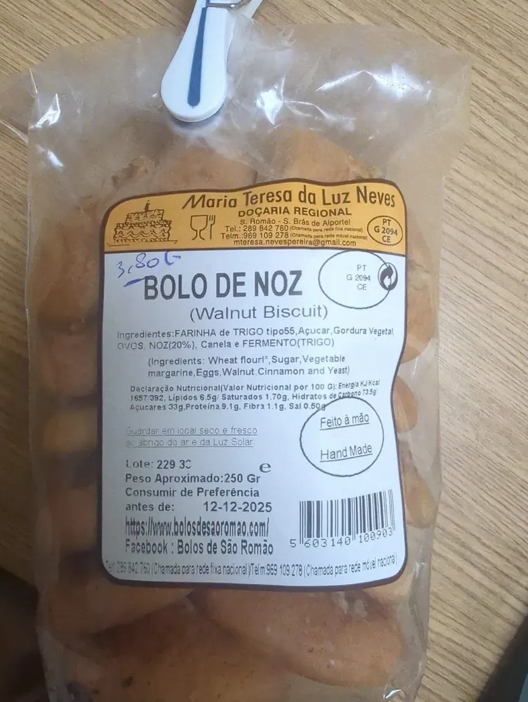 Bolo De Noz / Walnut Biscuit