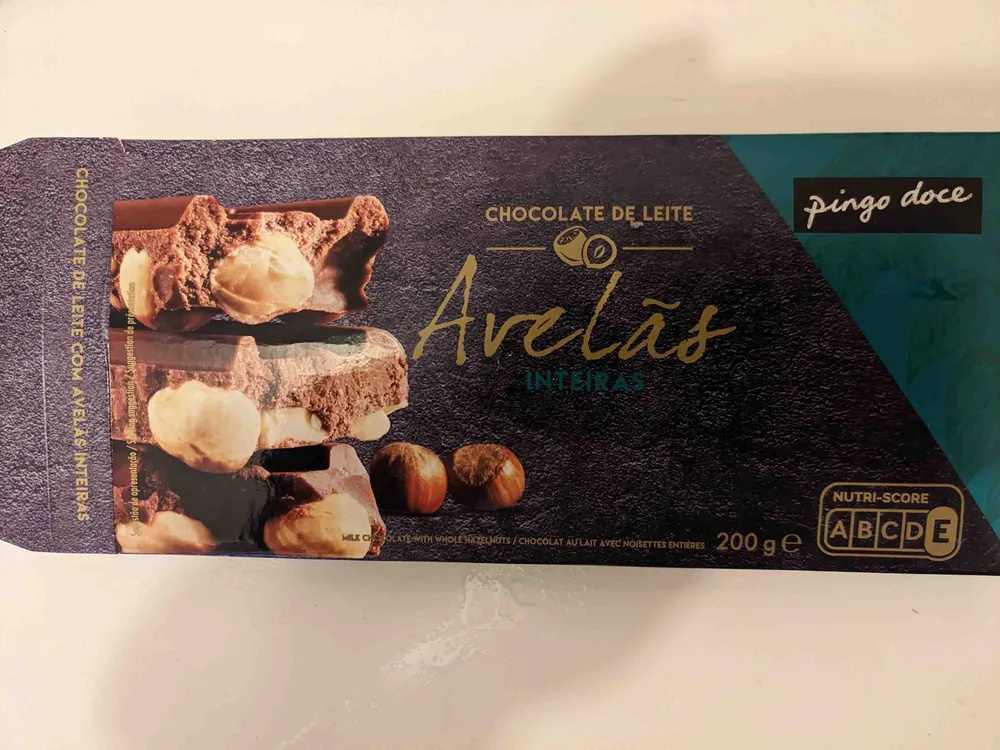 Chocolate de Leite com Avelãs Inteiras