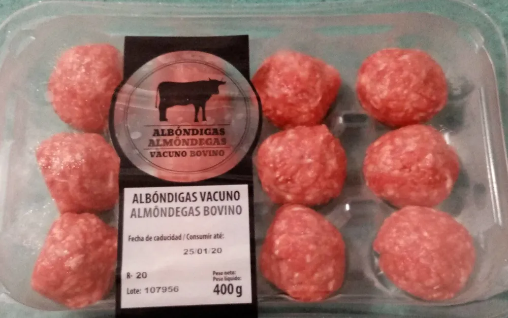 Almôndegas Bovino. Preparado De Carne Burger Meat.