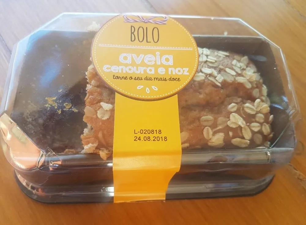 Bolo aveia cenoura e noz