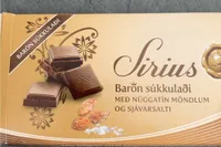 Dark chocolate with caramelized almonds and icelandic sea salt