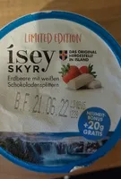 Erdbeere mit weißen Schokoladensplittern