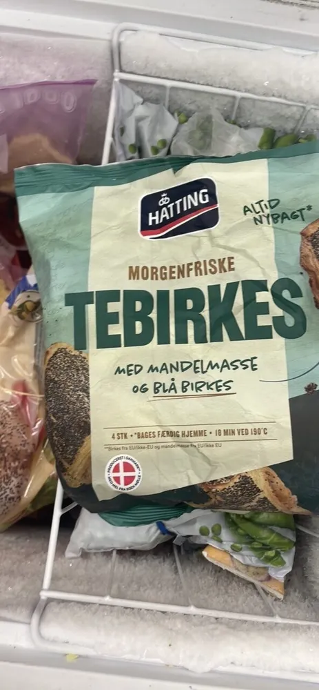 Morgenfriske Tebirkes Med Madelmasse Og Blå Birkes