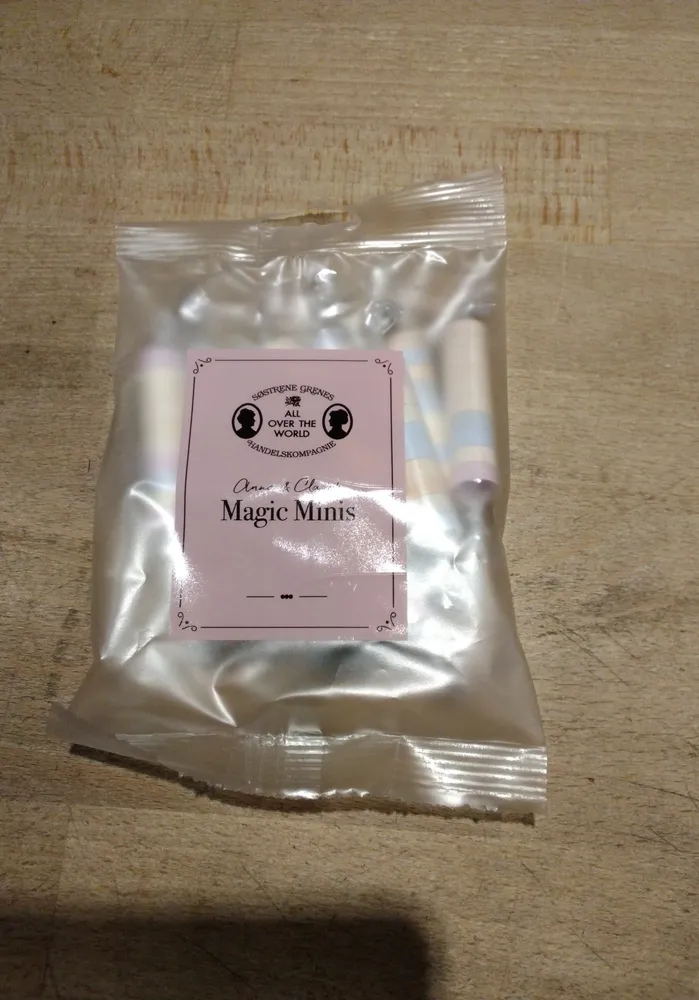 Anna & Clara’s Magic Minis