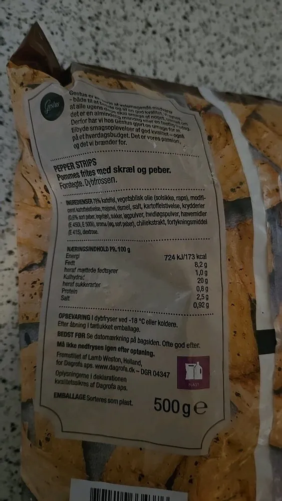 PEPPER STRIPS Pommes frites med skræl og peber.