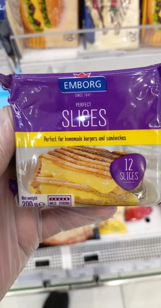 Processed cheese slices with vegetable fat