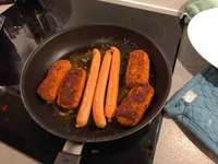 Farsruller af hakket gris med bacon og cheddar, paneret