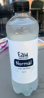 Eau tout a fait normal avec des bulles