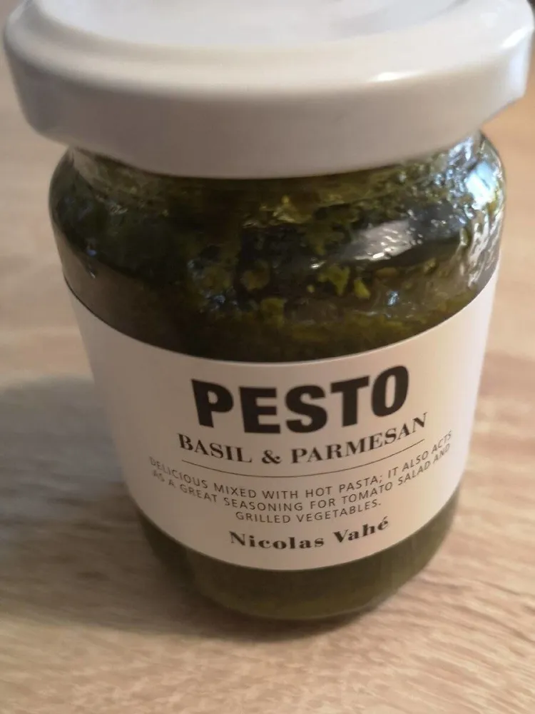 Pesto basil & parmesan