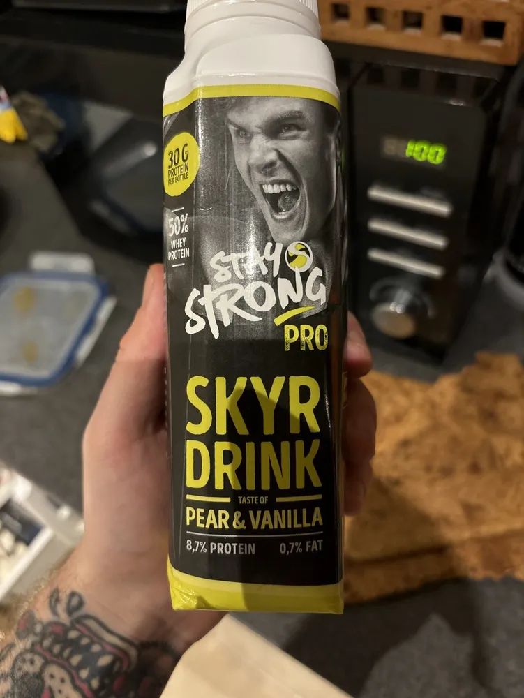 STAY STRONG PRO SKYR DRINK TASTE OF PEAR & VANILLA
