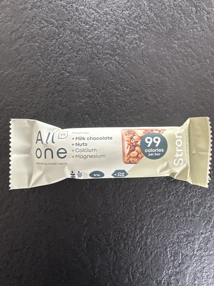 Milk chocolate + Nuts