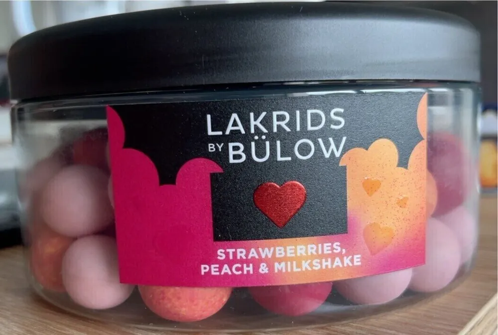Strawberries, peach & milkshake