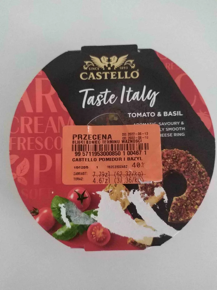 Tomato & Basil cream cheese ring